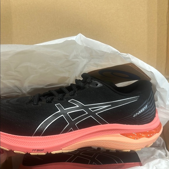 Asics Black and Silver GT-2000 11 Sneakers - Picture 4 of 8